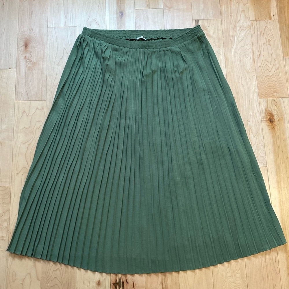 Sage Green Pleated Midi High Waist Skirt